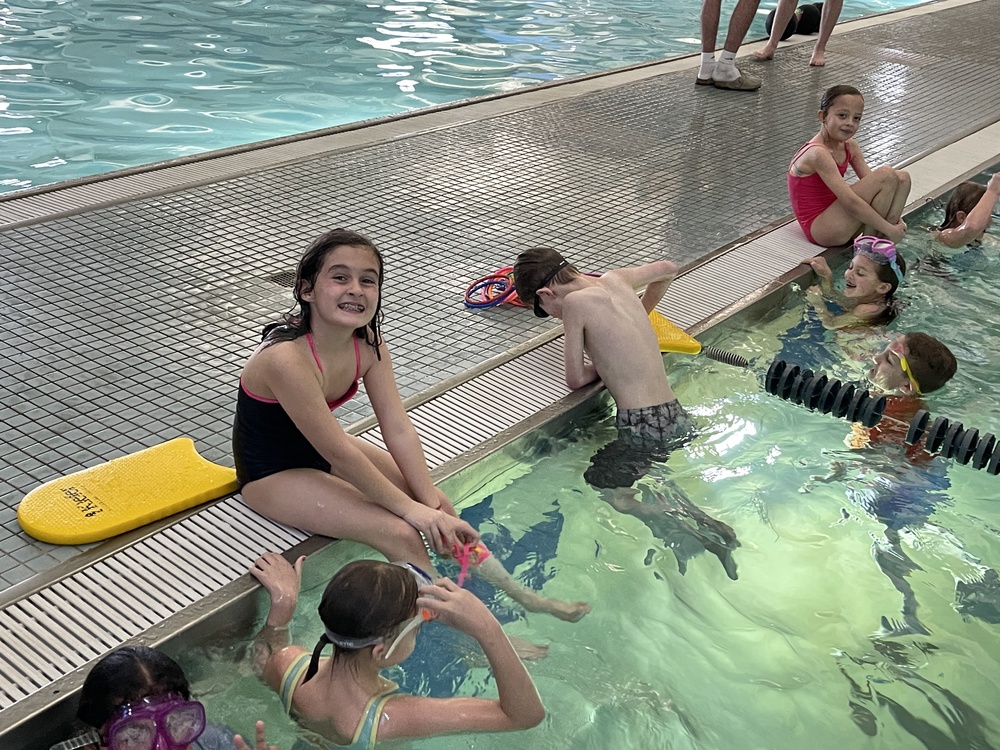 3rd graders at swimming lessons
