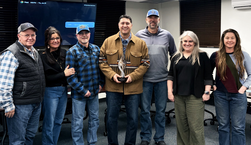 mendoza and LGSD school board with award