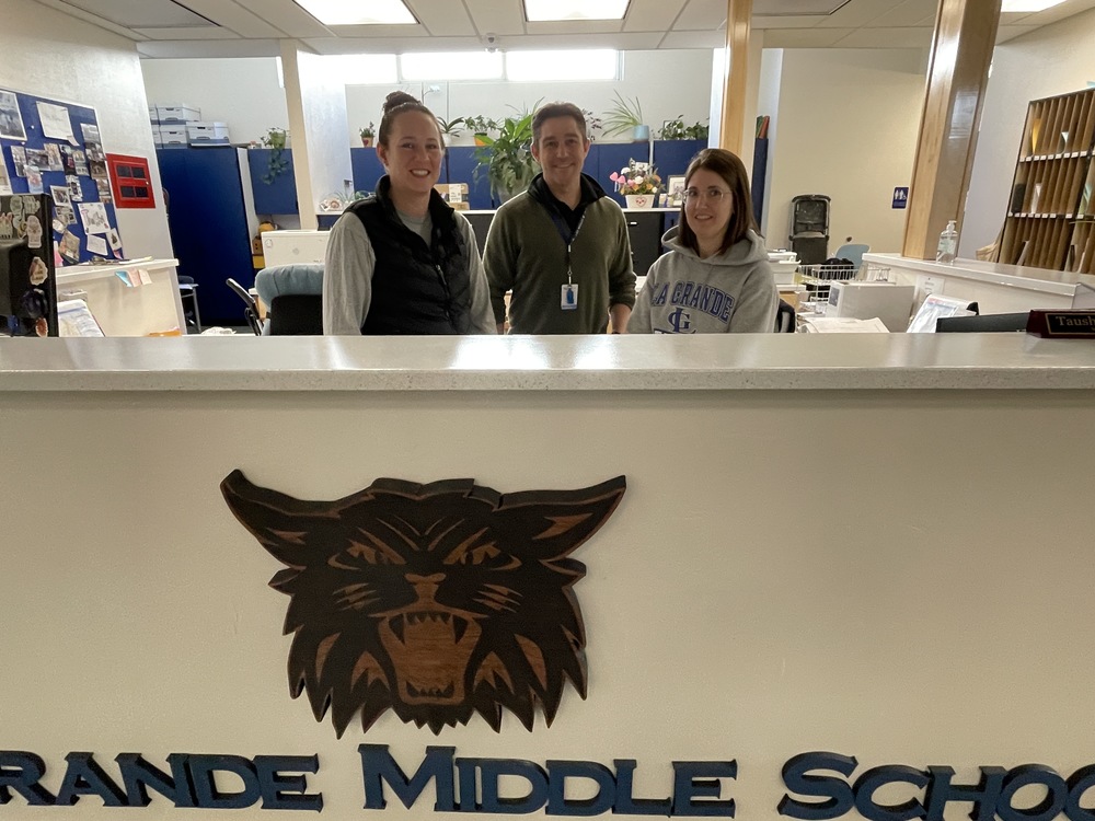 la grande middle school front office