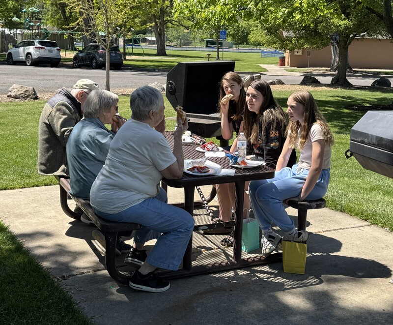 students and pen pals eating lunch