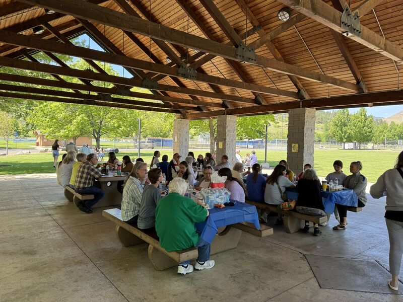 students and pen pals eating lunch