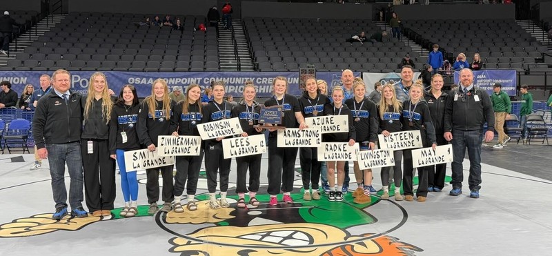 photo of LHS Girls wrestling team state champs with their coaches and trophy
