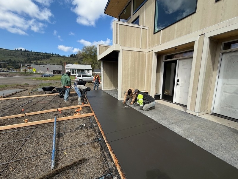 LHS students working on pouring concrete for the tiger house