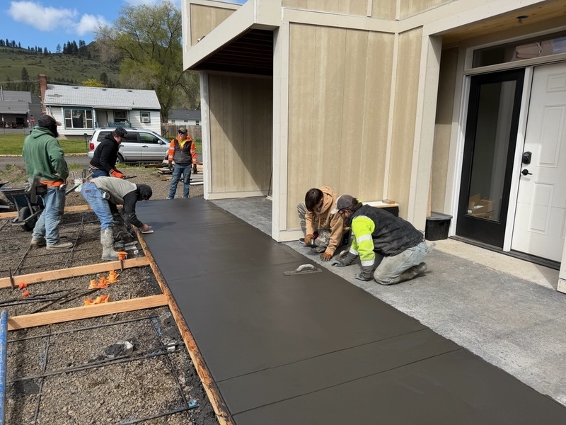 LHS students working on pouring concrete for the tiger house