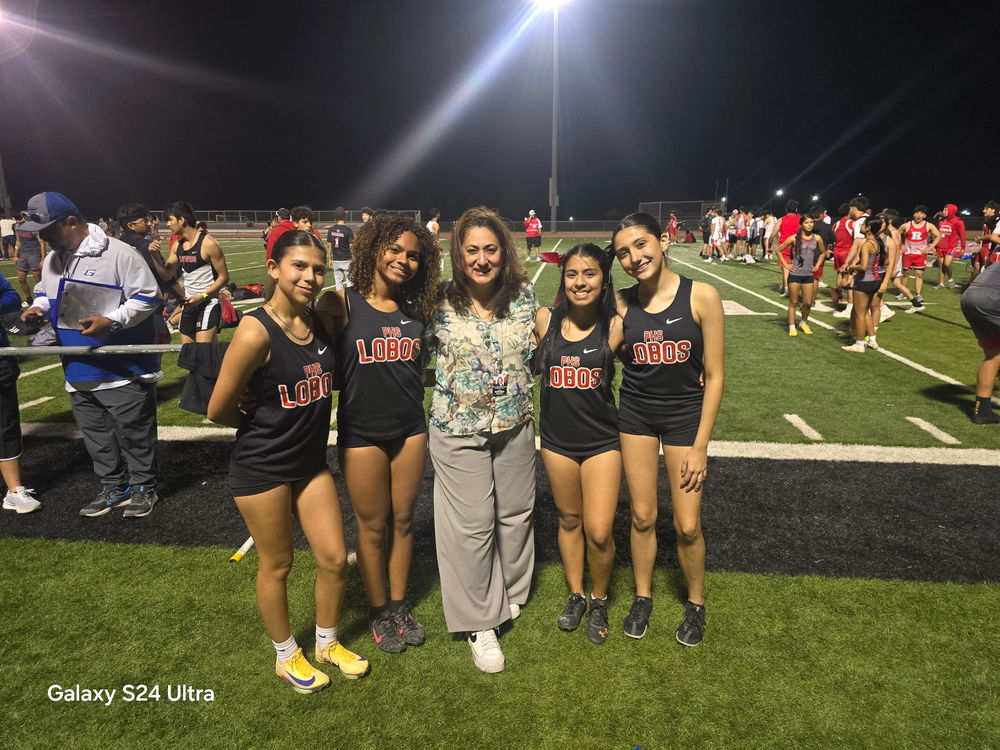 Lady Lobos Relay Team Takes 1st Place!
