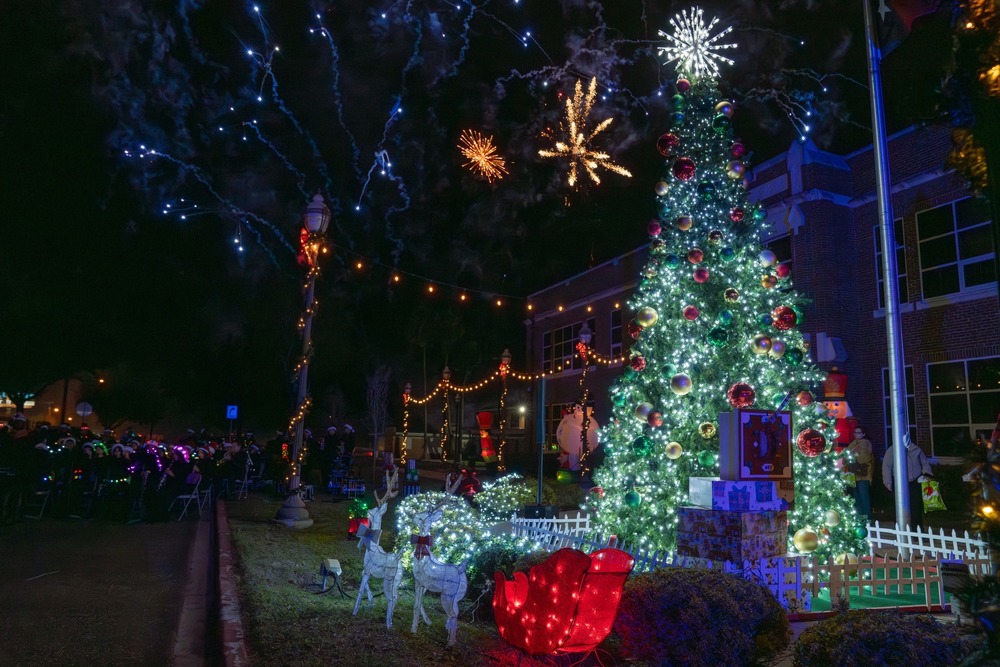 LJISD Hosts Annual Tree Lighting Ceremony