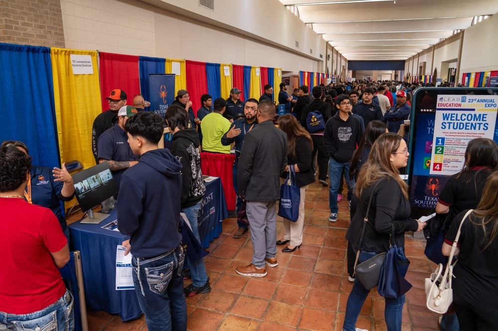 La Joya ISD Seniors Attend TSC Education & Career Expo