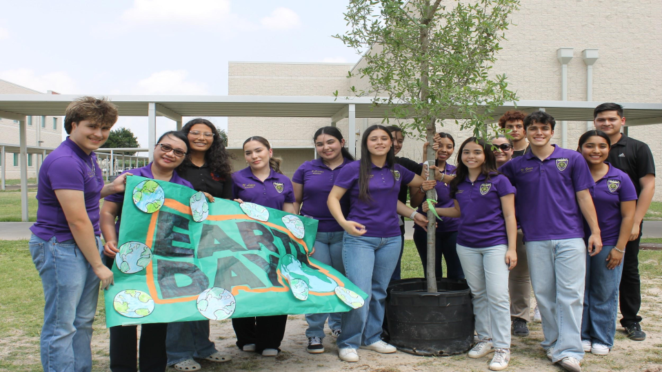 🌍 PHS Students Take Action for Earth Day 2025 🌱