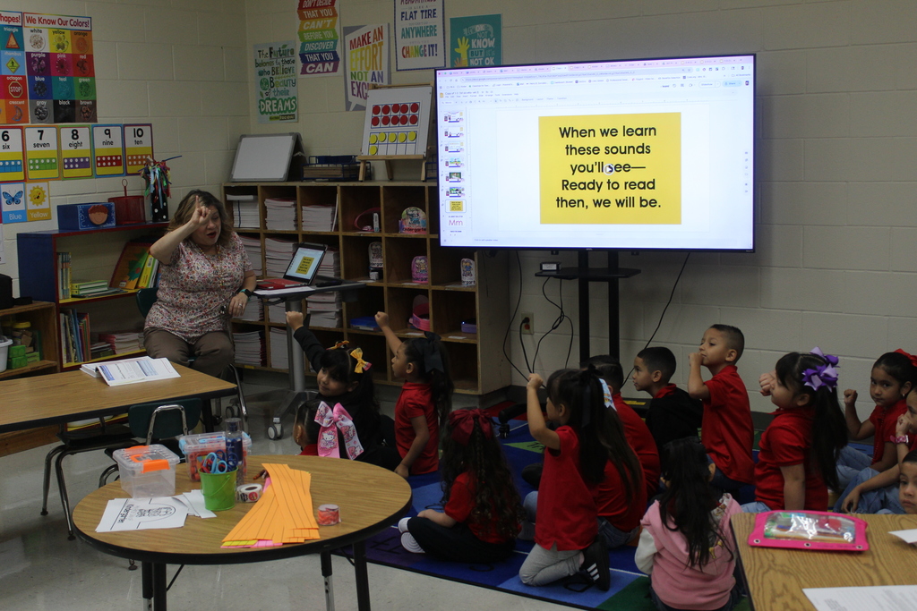 Slowinski instruction in class with Kinder