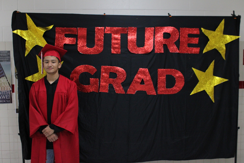 Students posing for future grade photo. 
