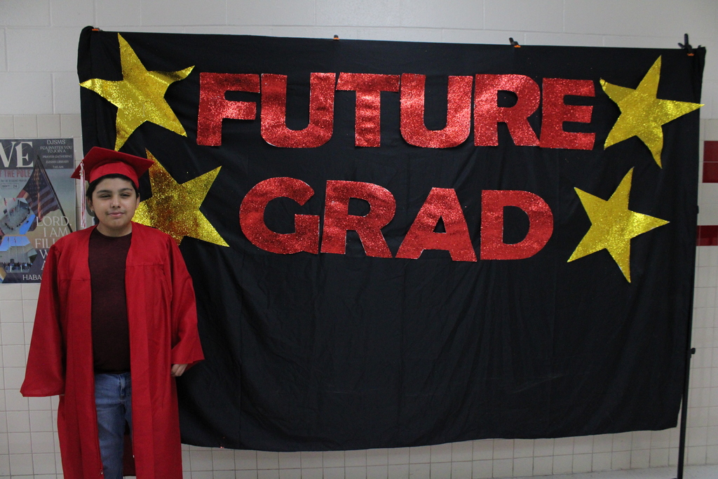 Students posing for future grade photo. 
