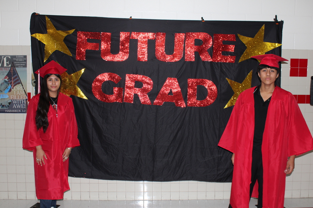 Students posing for future grade photo. 