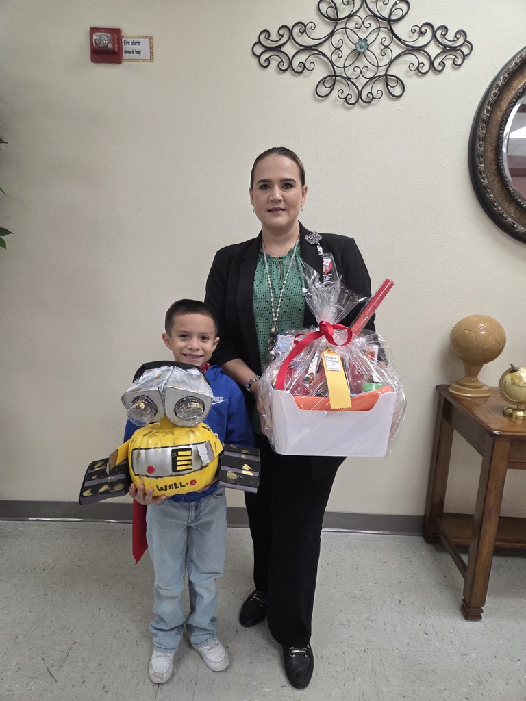 1st place Wall-e Book Character Pumpkin- Edwin Castillo