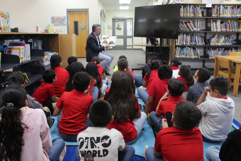 Read aloud by Mr. Olvera at the library with 3rd grade bilingual students