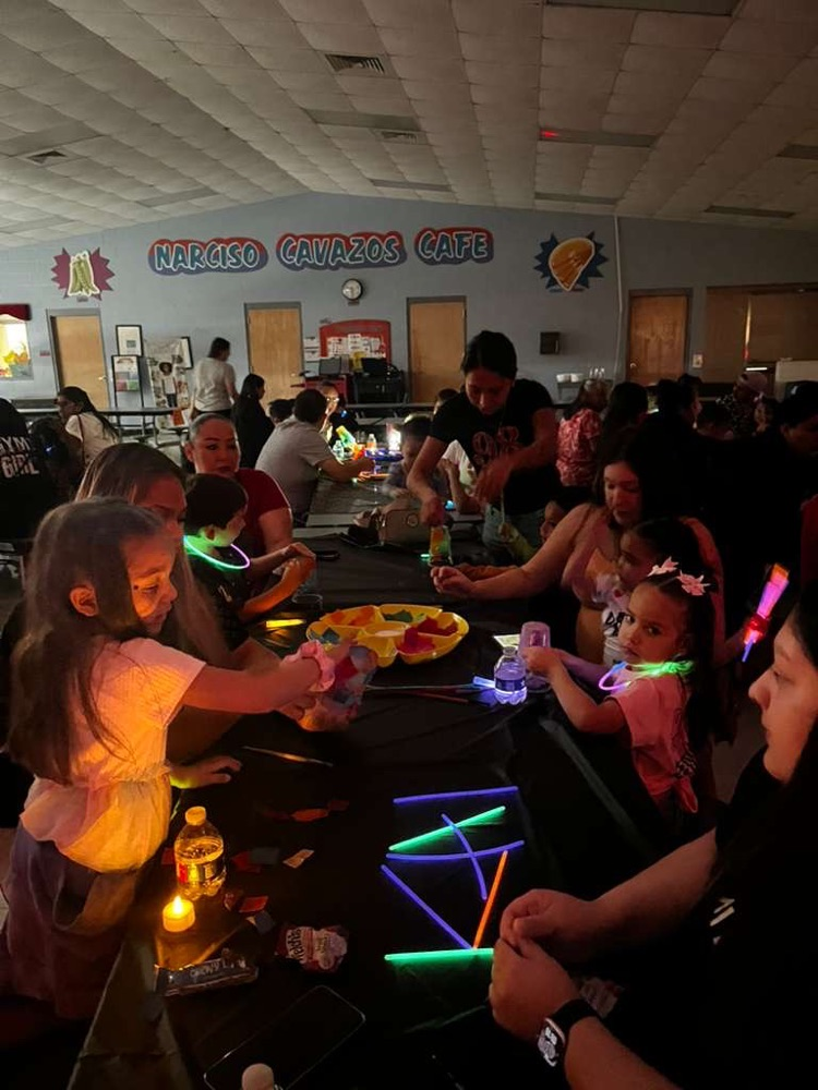 kids making lanterns 