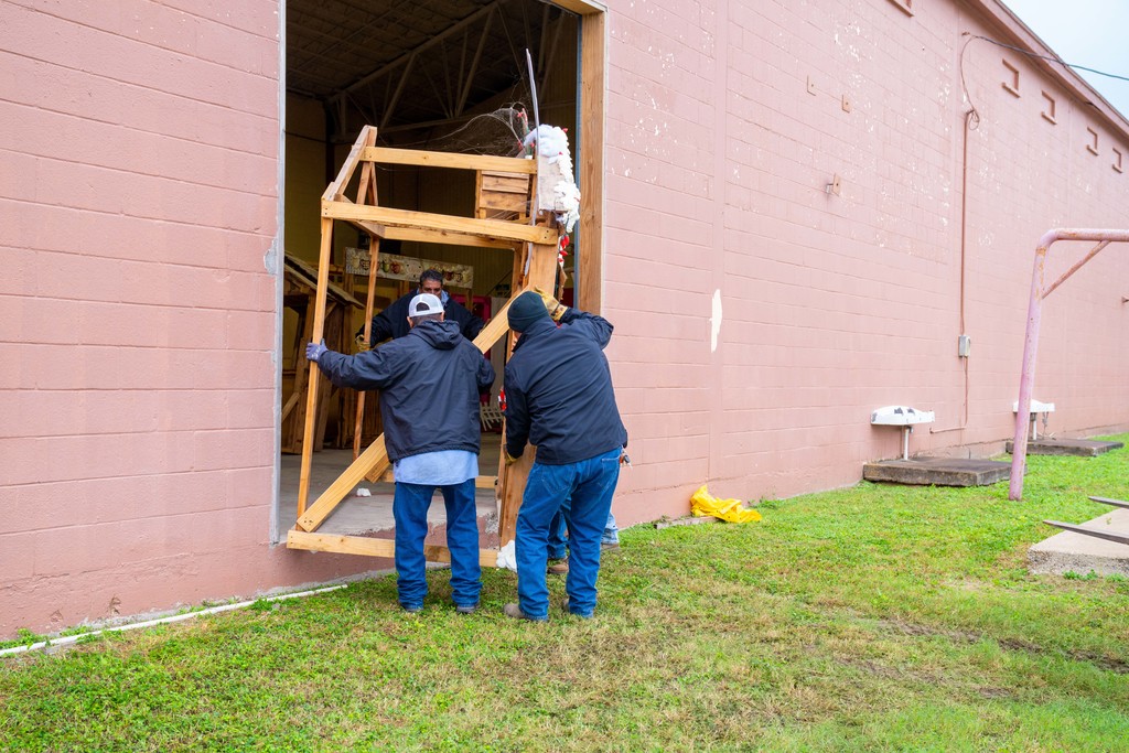 LJISD Christmas Preparation-9