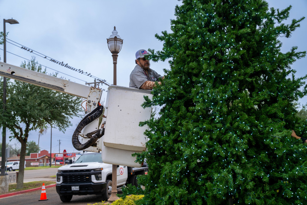 LJISD Christmas Preparation-4
