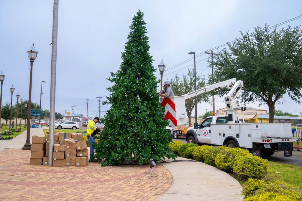 LJISD Christmas Preparation-7