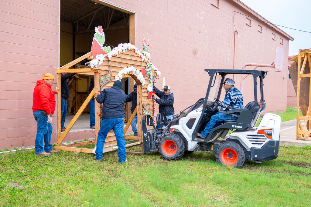 LJISD Christmas Preparation-10