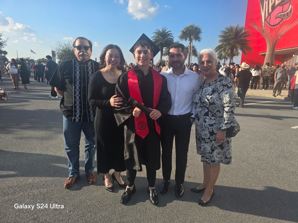 Robert Manzetti Graduates with Associate of Arts