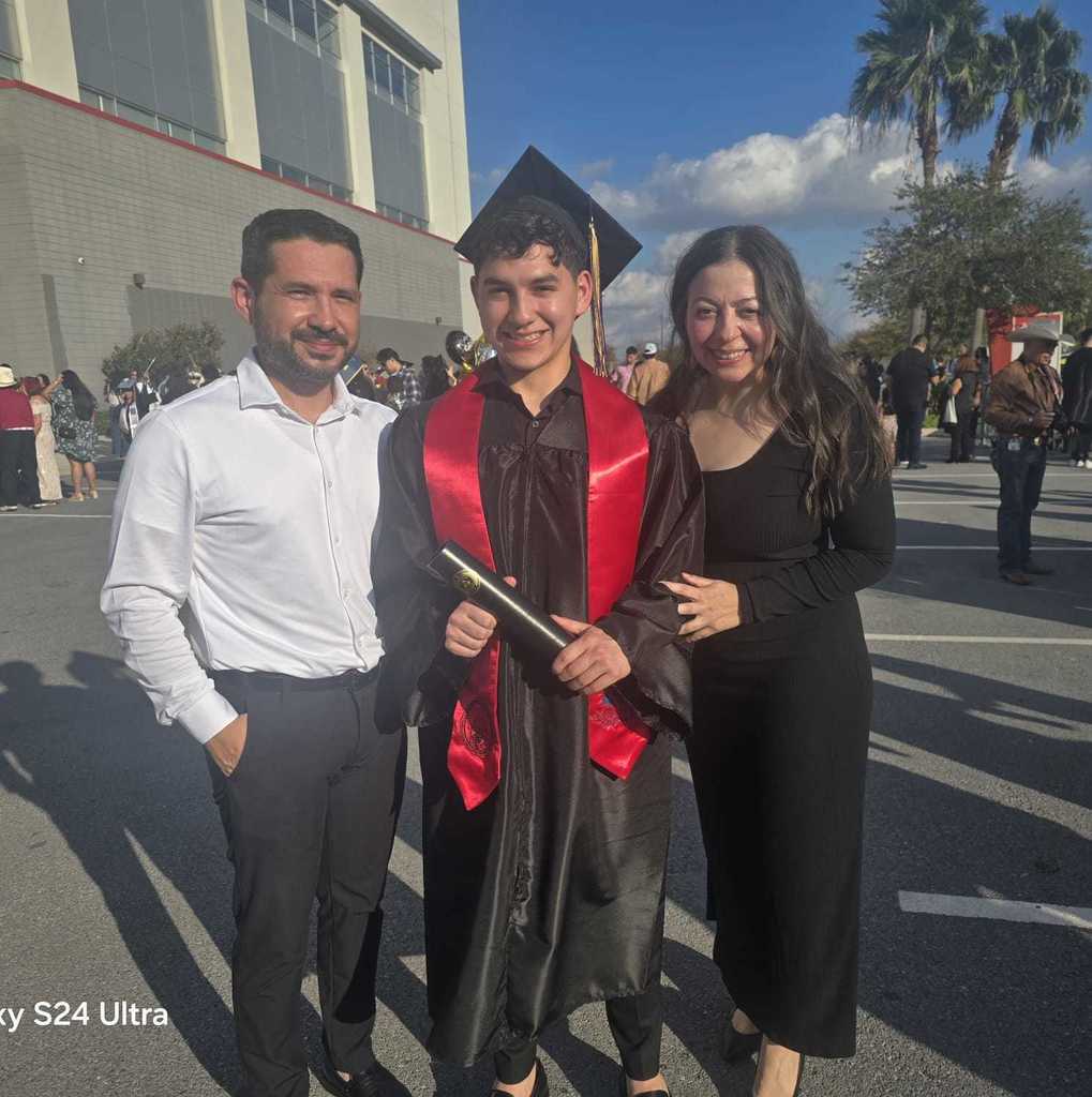 Robert Manzetti Graduates with Associate of Arts