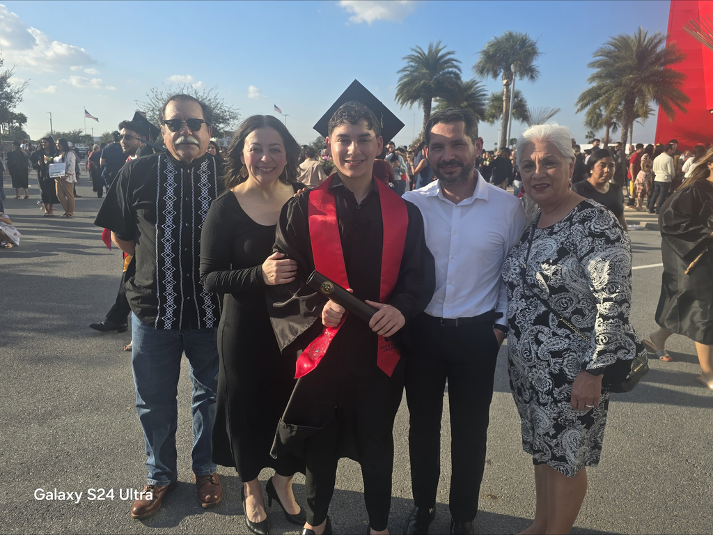 Robert Manzetti Graduates with Associate of Arts