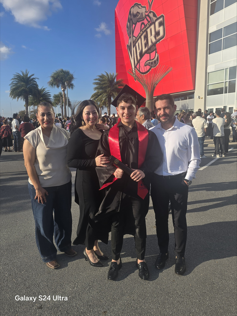 Robert Manzetti Graduates with Associate of Arts