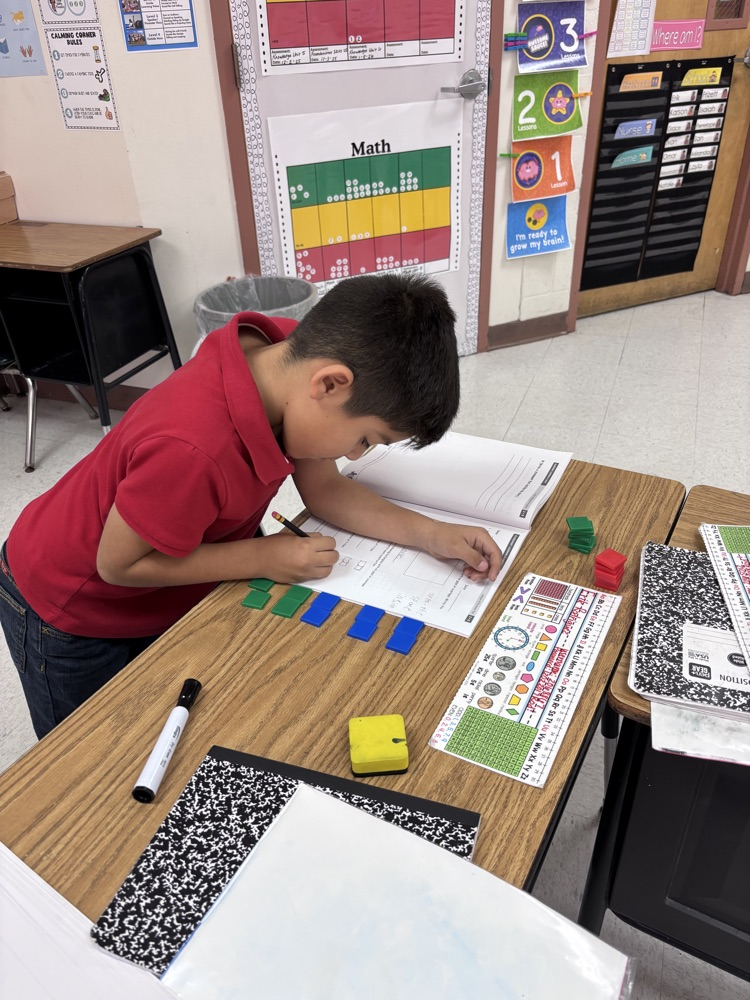 students using math manipulatives 