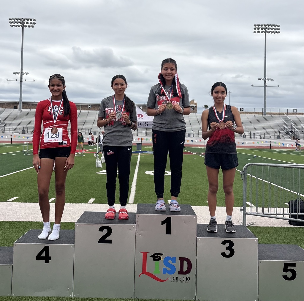 Lobos Sweep the 3200m — Distance Crew Dominates District!