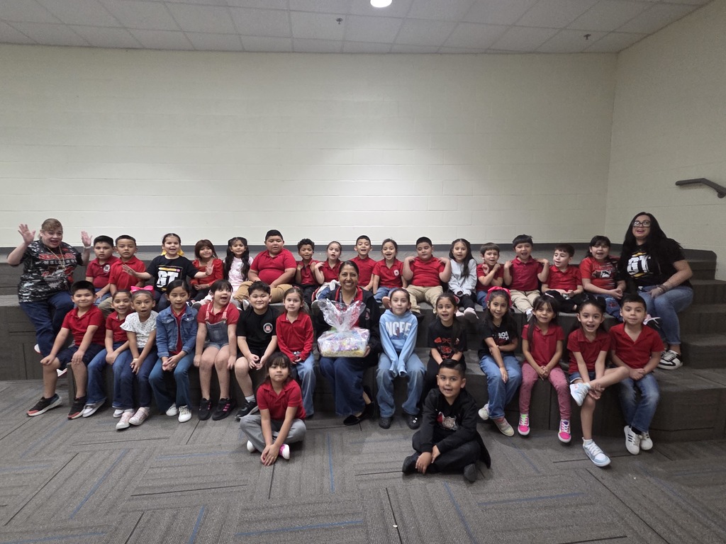 Henry B. Gonzalez celebrates Assistant Principal Ms. Reyna for Assistant Principal Appreciation Week