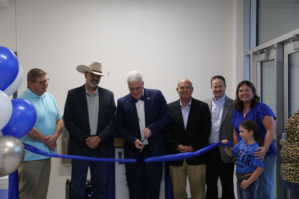 La Vernia ISD Celebrates New Chapter with Ribbon Cutting at Intermediate School