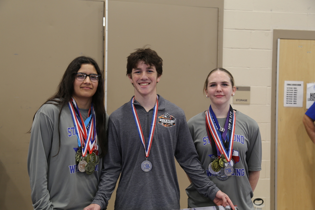 Annika, Brett, Kassie wrestling state qualifiers