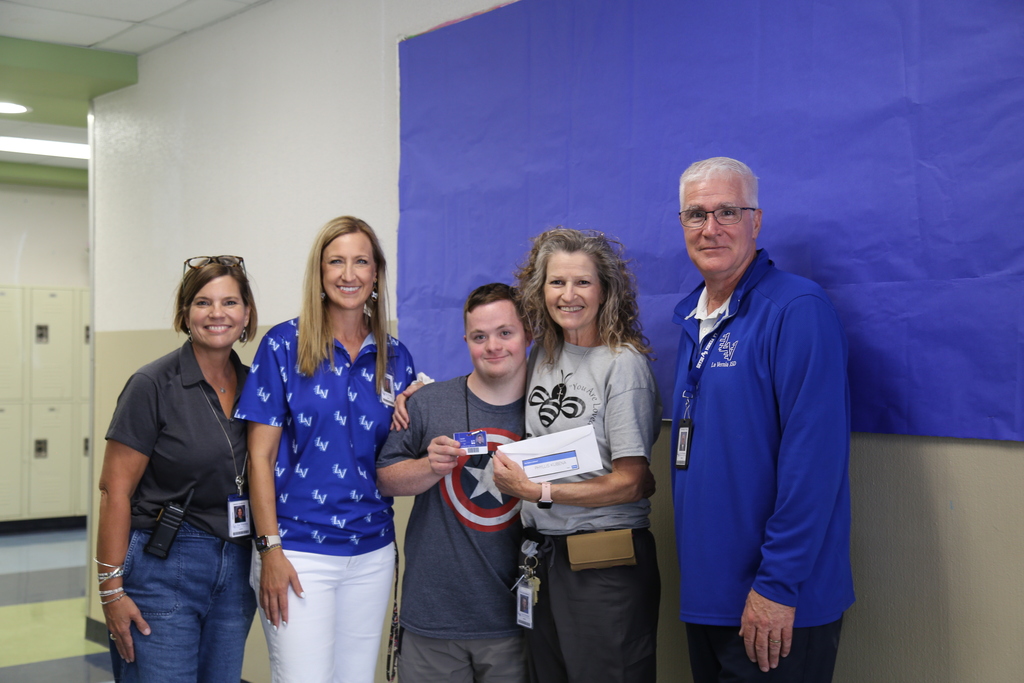 Mrs. Hanselka, Mrs. Keck, Isaiah, Mrs. Kubena HEB Gift Card Winner, and Dr.Cone