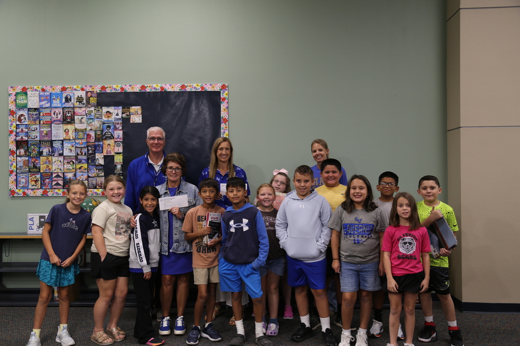 2 -  HEB Gift Card Winners (Dr. Cone,  HEB Gift Card Winner Debra Walton,  Mrs. Keck,  and Mrs. Freeman and students)