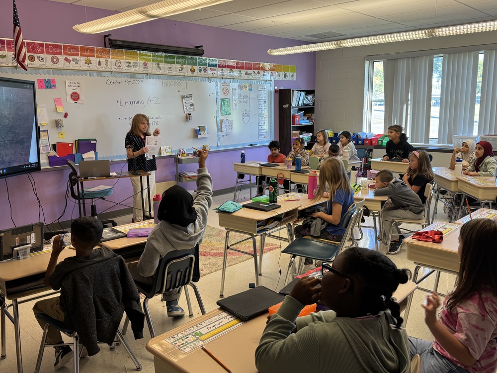 3rd graders work in class