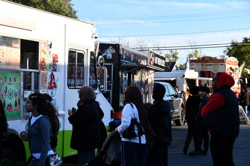 fans lined up outside food trucks