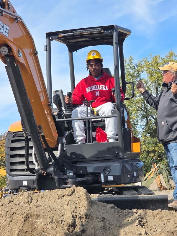 Students participate in WNY Construction Career Day