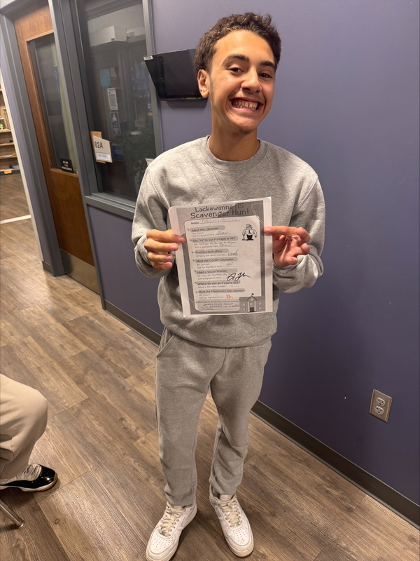 Freshman participate in guidance scavenger hunt.