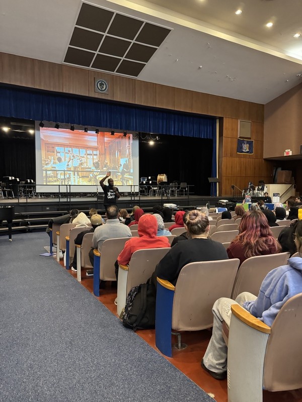 Duncan Kirkwood speaks to LHS students.