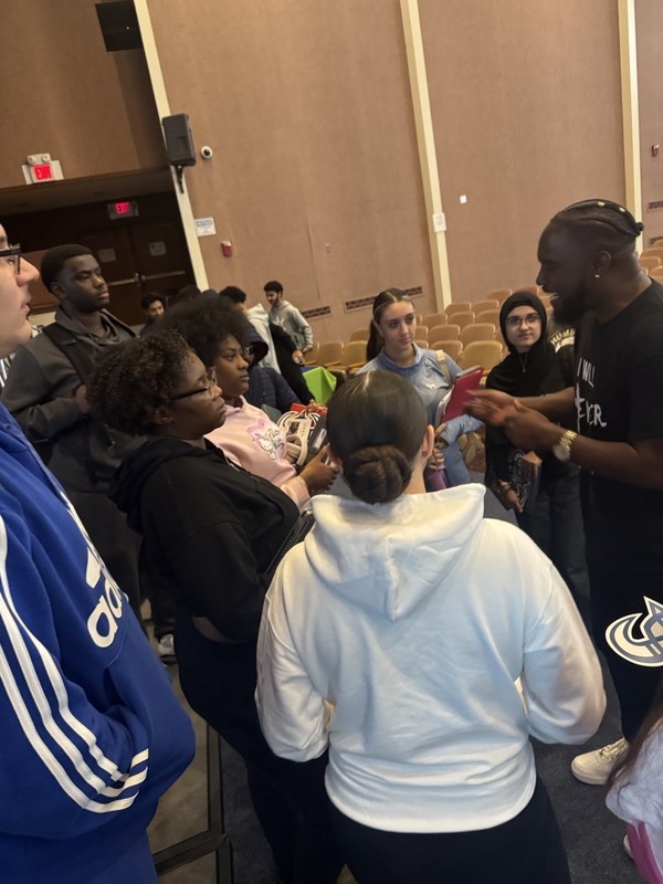 Duncan Kirkwood speaks to LHS students.