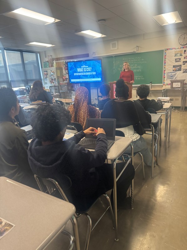 Students learn about CTE opportunities in class.
