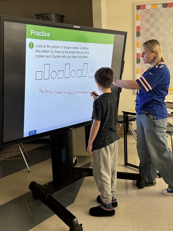 Students work in class.