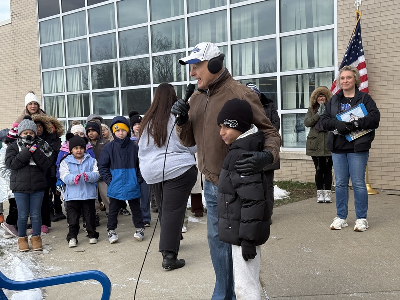 Mr. Sanders joins Martin Road community to open new playground.