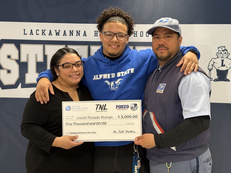 Jossiah poses for a photo with his parents