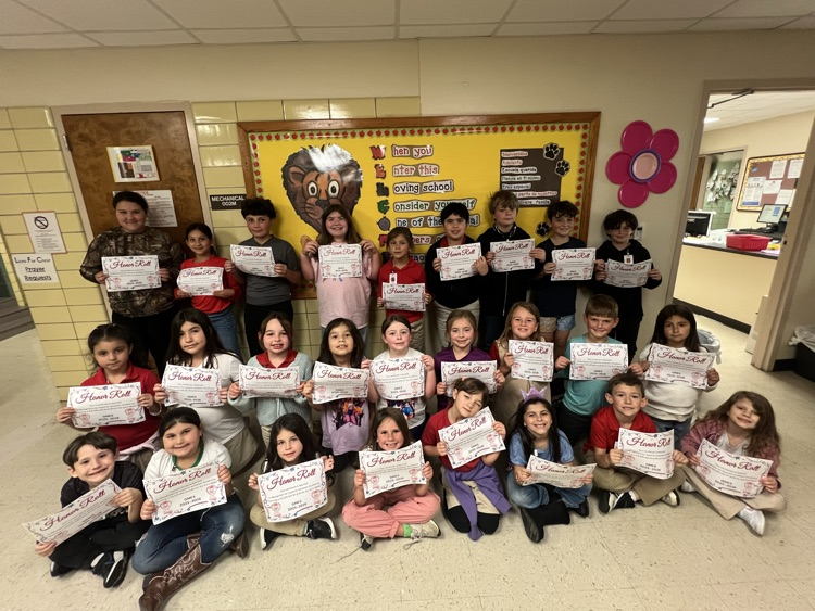 students with honor roll awards