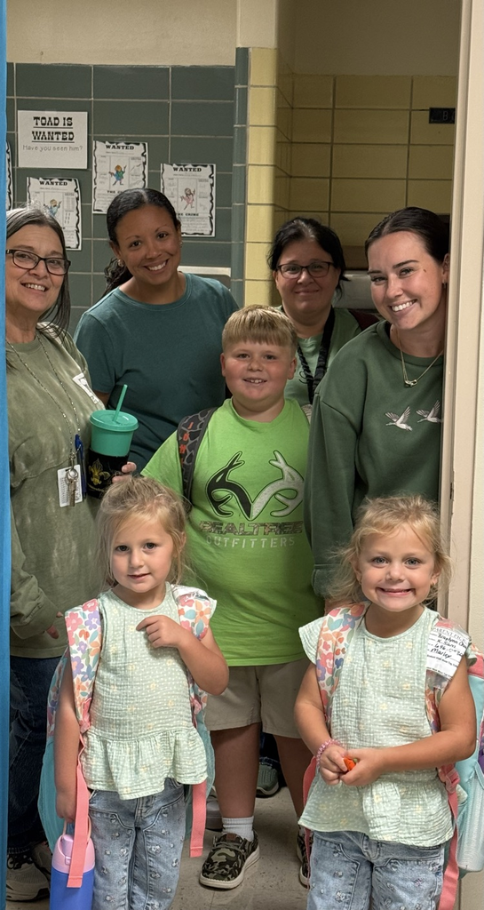 Faculty and Students supporting 4-H