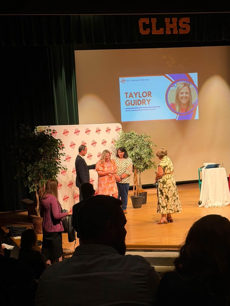 Pic of Taylor receiving award