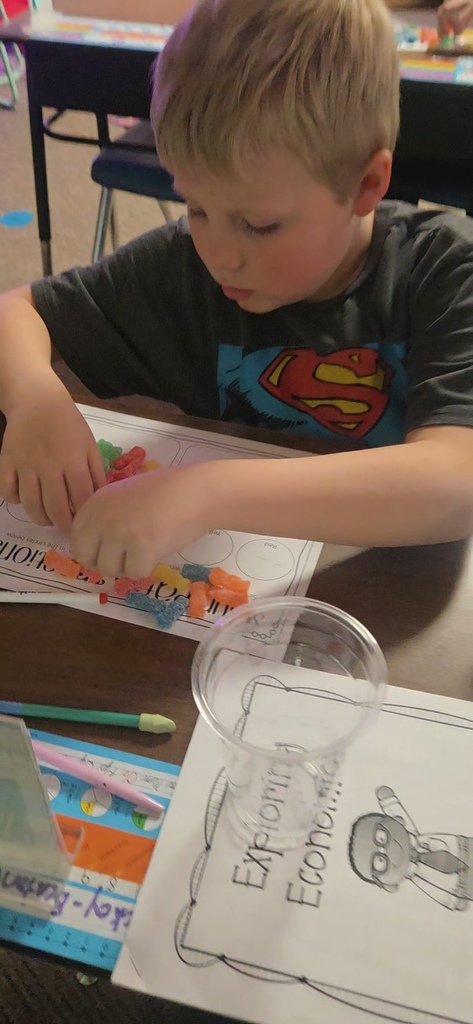 Ms. Starr's class reviewed fractions with like denominators using Sour Patch Kids! They first identified the denominator, then each color's numerator, then which fraction was the greatest and the least, and finally; they ordered the fractions from least to greatest. Of course they got to enjoy the candy at the end ❤️🧡💙💚💛