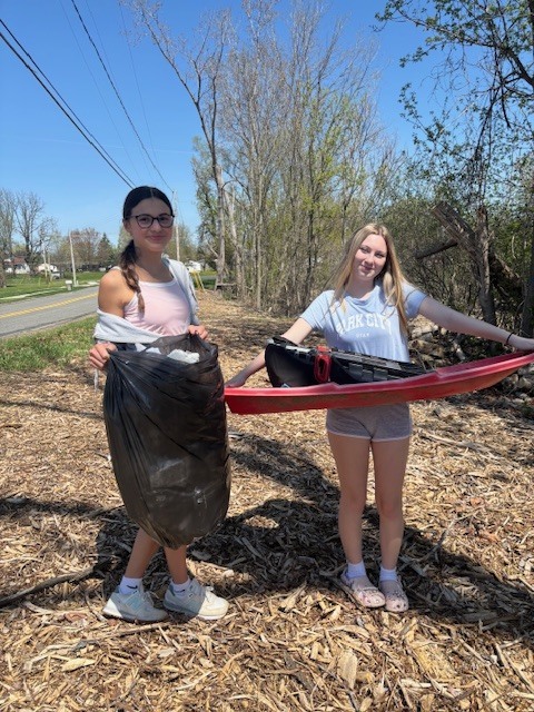 Students picking up trash at the park