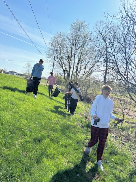Students picking up trash at the park